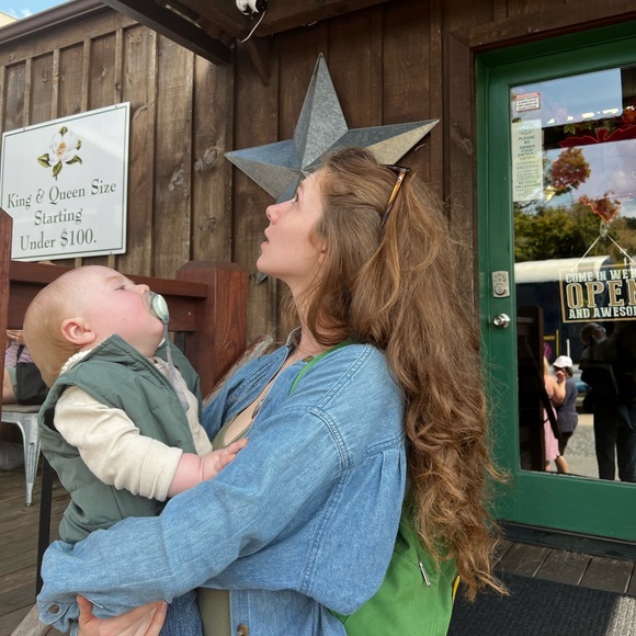 Meet your Posher, Sky - Picture 2 of 4